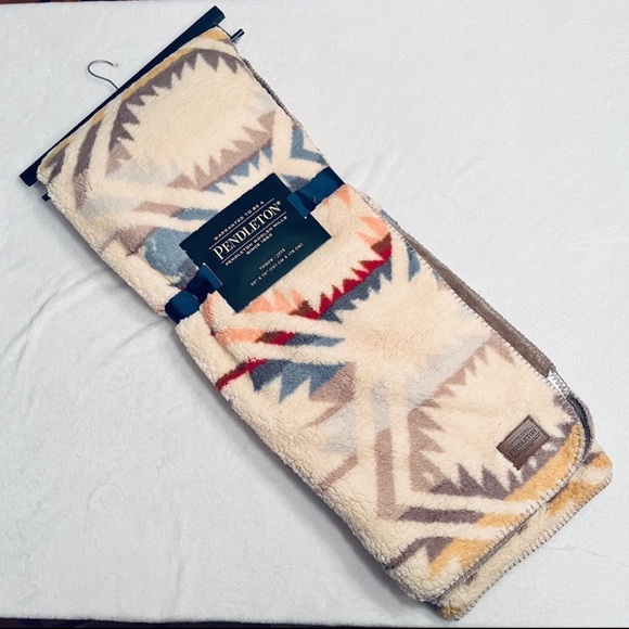 NEW!! Pendleton White Sands Aztec Sherpa throw blanket - Picture 5 of 14